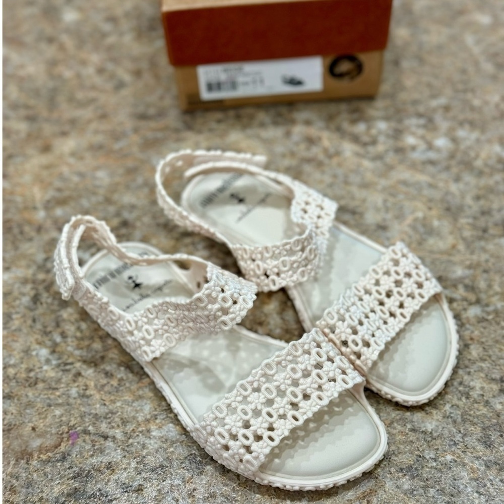 New Mini Melissa Beige Sandals – Size 11 (Toddler)